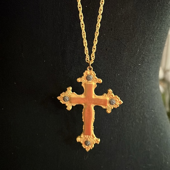 Vintage JJ Jonette gold toned signed cross necklace - Picture 3 of 4